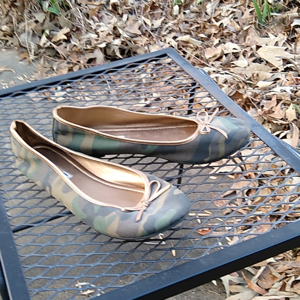 American Eagle Camo ballet flats